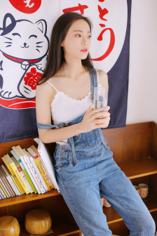 在车里疯狂的吃我奶